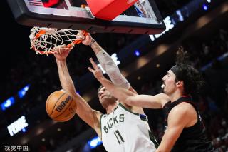 凭借轻巧的 凭借轻巧的